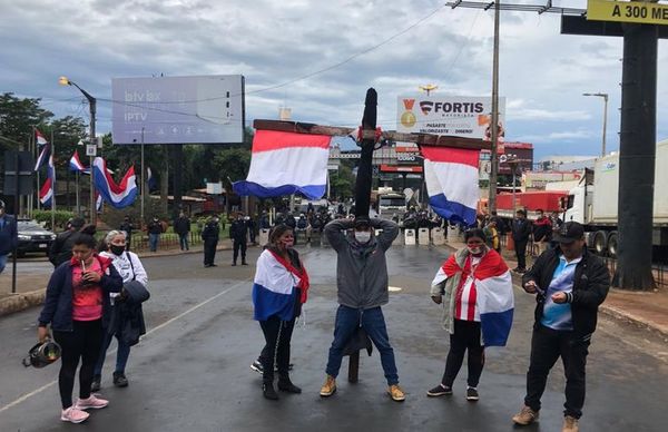 Cierre de ruta y vigilia en rechazo de más préstamos - Interior - ABC Color