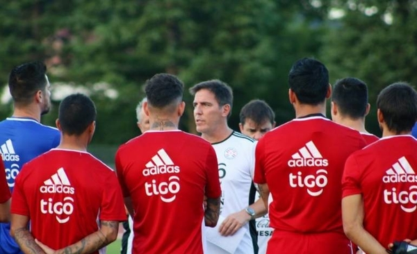 HOY / Berizzo vendrá al país para la reanudación del fútbol