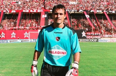 Newell's recordó a Justo Villar, 'hombre de las voladas inexplicables'