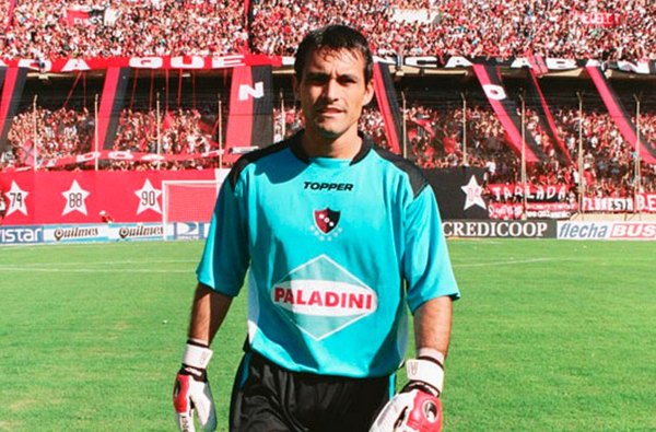 Newell's recordó a Justo Villar, 'hombre de las voladas inexplicables'