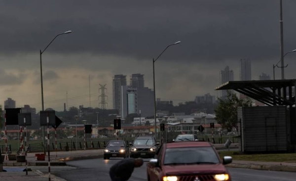 HOY / Cientos de usuarios quedan sin luz tras fuertes ráfagas de viento