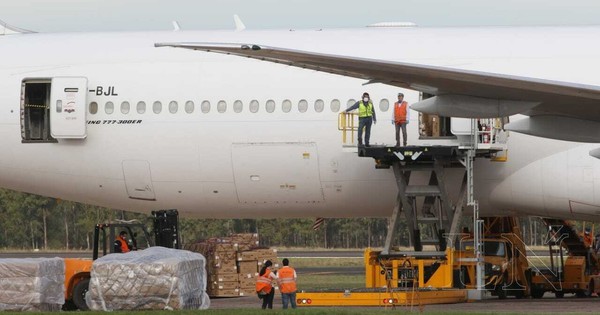 Avión carguero arribó con 25 toneladas de insumos médicos, entre compras y donaciones