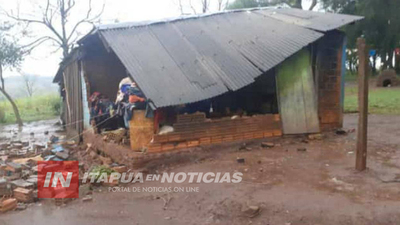 ASÍ QUEDÓ UNA VIVIENDA TRAS TEMPORAL EN ITAPÚA POTY.
