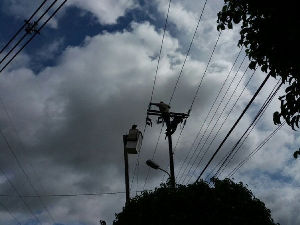 Familias de Asunción y Central quedan sin luz tras fuertes vientos
