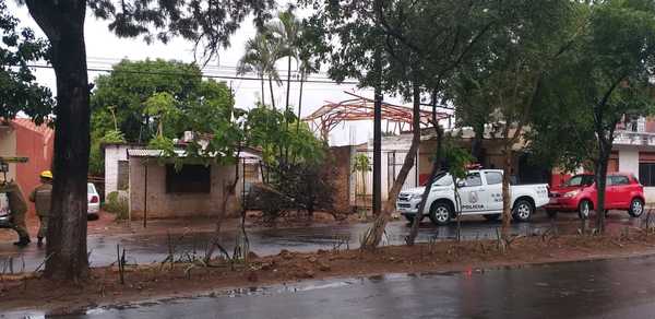 Antena de una radio cae durante tormenta