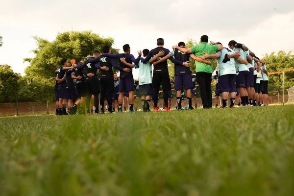 La APF continúa asistiendo a clubes de Primera y de otras categorías - Fútbol - ABC Color