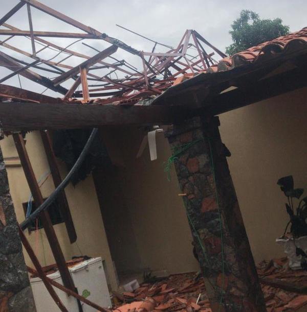 Fuerte temporal causa destrozos en varios puntos del país – Prensa 5