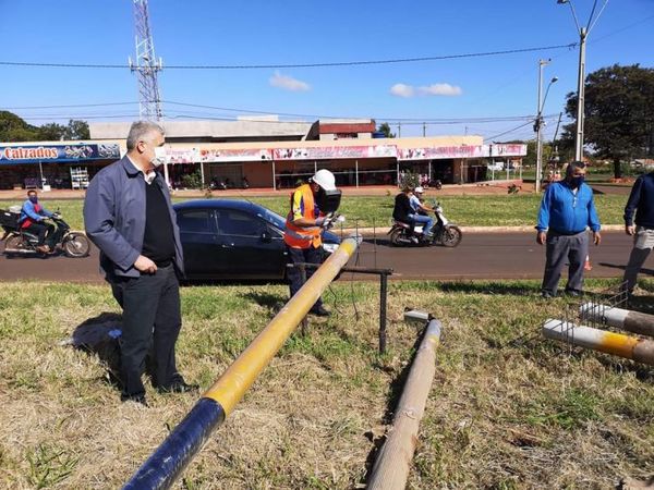 José Carlos verificó la instalación de semáforos