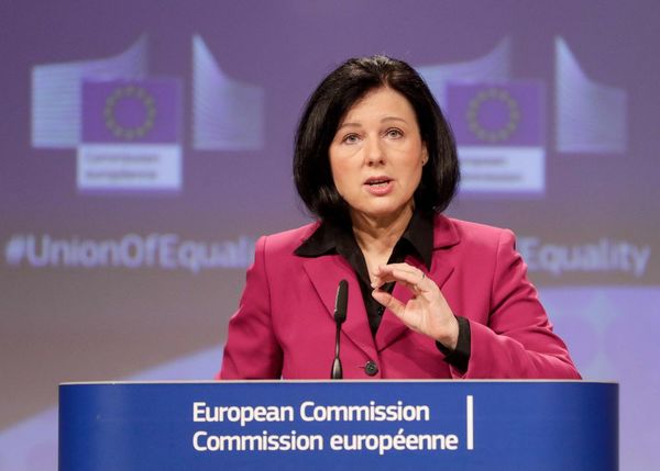 La UE señala a China y Rusia por desinformación sobre COVID-19