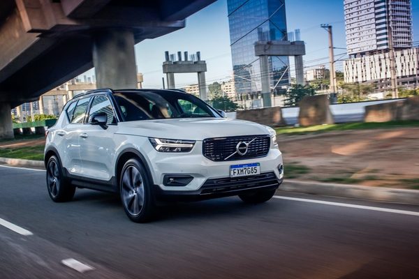 Volvo estrena el nuevo XC40 híbrido con aire deportivo