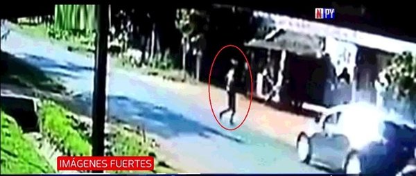 Imágenes fuertes: Peatón fallece al ser atropellado por un auto | Noticias Paraguay
