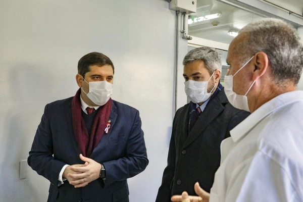 Presidente de la República realizó recorrido en laboratorio de bioseguridad del Senacsa