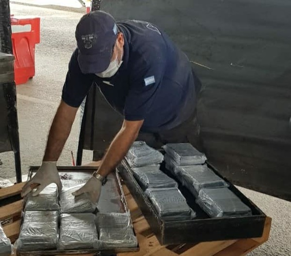 SENAD DETUVO A PARAGUAYOS QUE INTENTARON TRANSPORTAR CARGA DE COCAÍNA EN CAMIÓN FRIGORÍFICO HASTA CHILE