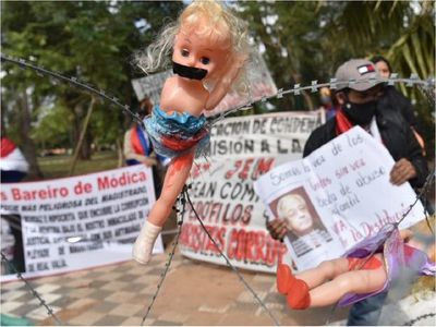 Exigen destitución de jueces que liberaron a policía