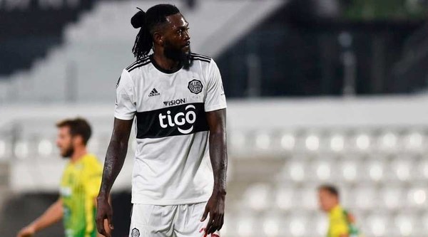 El club Olimpia romperá contrato con Emmanuel Adebayor