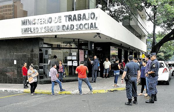 Desde marzo pasado hubo más de 3.400 denuncias por despidos injustificados  - Nacionales - ABC Color