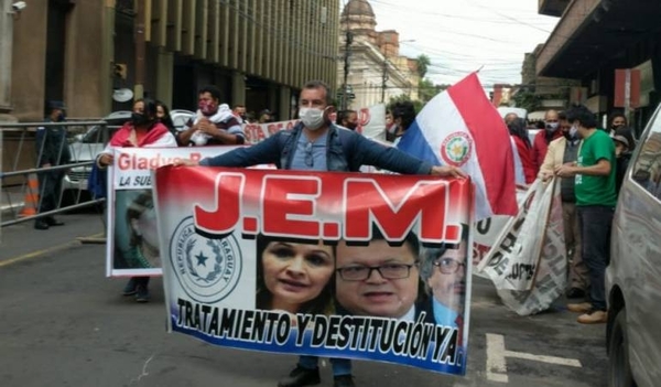 HOY / JEM destituyó a jueces de CDE que habían liberado a expolicía condenado por abusar de su hijastra