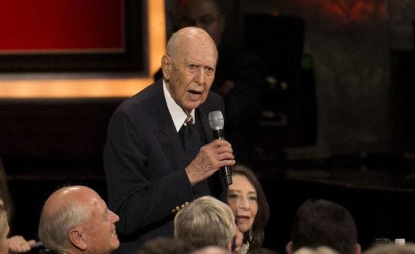 Carl Reiner, una leyenda de la comedia estadounidense, muere a los 98 años