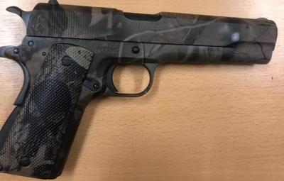 Incautan arma de fuego que pretendía ser ingresada al penal de Tacumbú