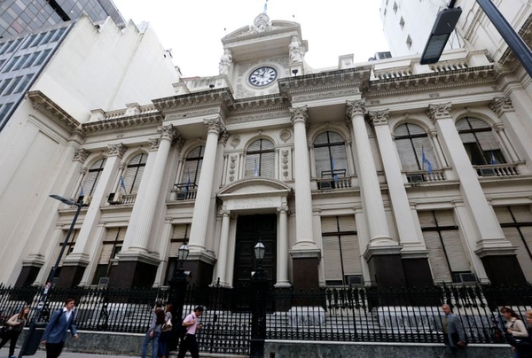 Actividad económica de Argentina anotó en abril su peor registro desde 1993