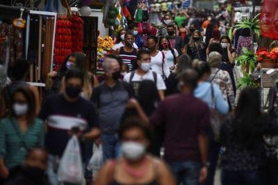 Bolsonaro promulga decreto que extiende ayuda de emergencia para brasileños