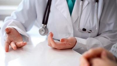 Médico contactó con contagiado, se negó al test y fue a atender pacientes: dio positivo a COVID