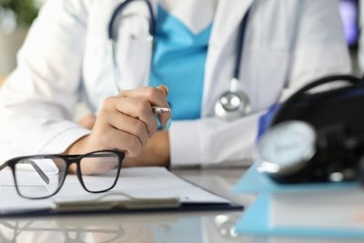 Médico se negó a test de Covid-19, acudió a trabajar y habría contagiado a 29 personas - ADN Paraguayo