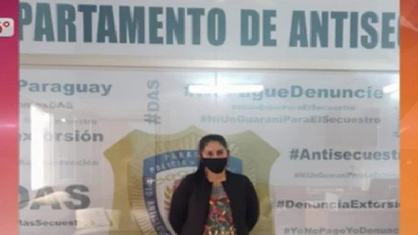 Arrestan a mujer por presunta sextorsión