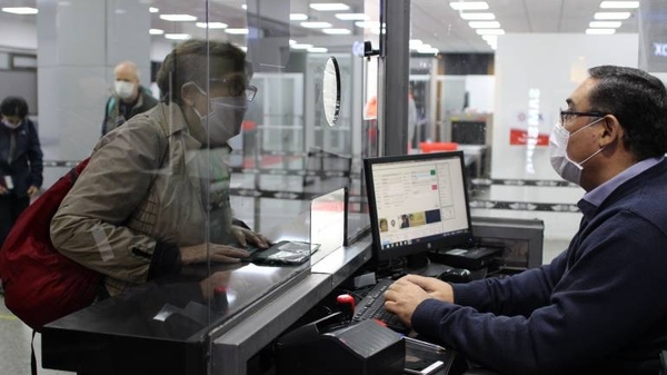 HOY / Extranjeros varados no pagarán multa por vencimiento del plazo de estadía