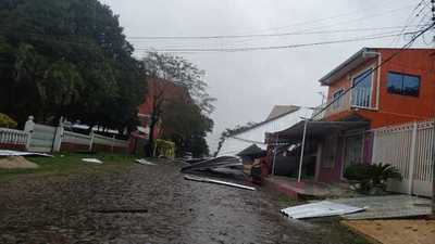 Breve temporal causó destrozos en el Alto Paraná y alrededores