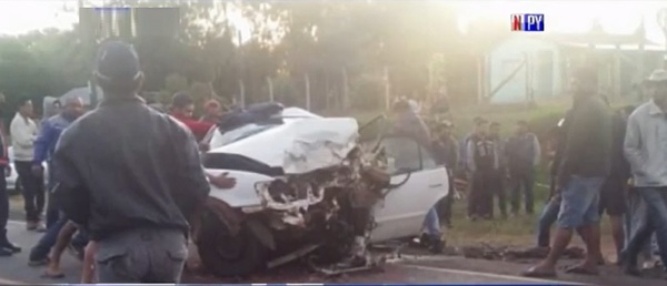 Tres muertos en colisión frontal de automóviles | Noticias Paraguay