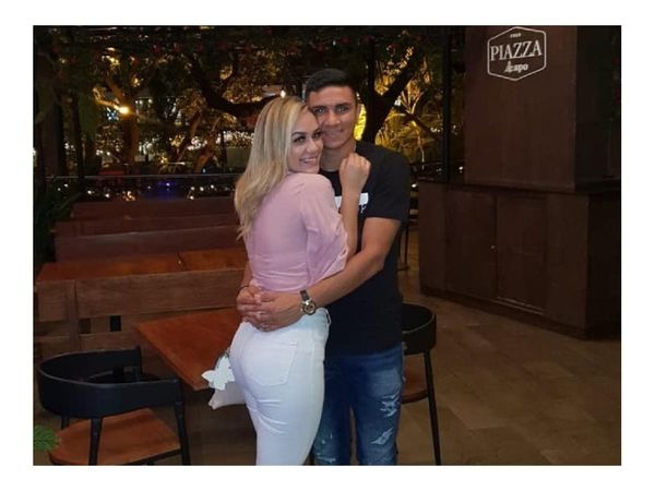 Huguito está de novio con una bella miss