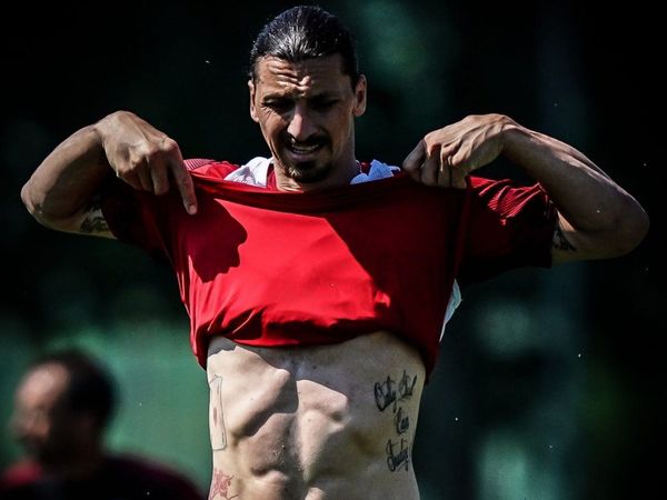 Ibrahimovic regresa tras más de un mes de baja