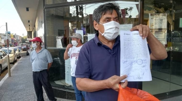HOY / Denuncian el despido de 70 maleteros del aeropuerto