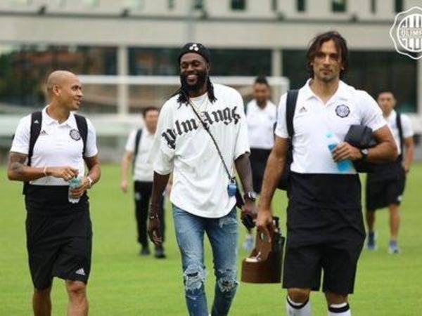 HOY / ¿Cuánto debe cobrar Adebayor de Olimpia?: “Hay un plan de pago”