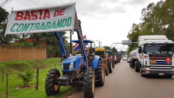 Cañicultores cierran ruta en repudio al contrabando de azúcar - Nacionales - ABC Color