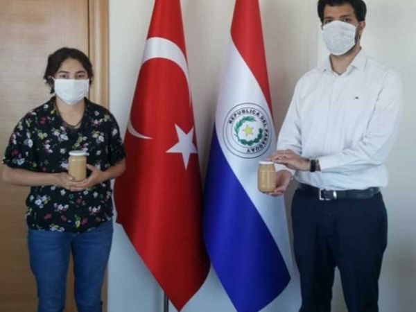 Paraguaya elabora y vende dulce de leche casero en Turquía