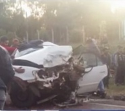 Tres muertos en colisión frontal de automóviles - Paraguay.com