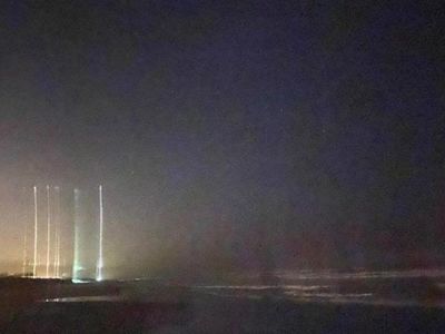 ¿Extraterrestres? Aparecen extrañas luces en el cielo y dibujos en playas de Brasil