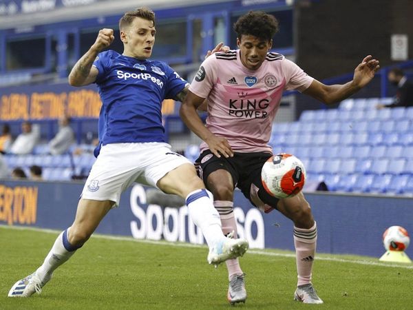 Everton ahonda en el bajón del Leicester