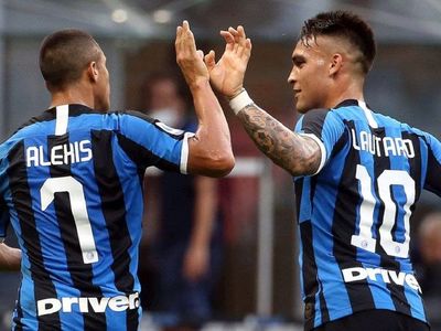 Alexis marca, da dos asistencias y coloca al Inter a 8 puntos del liderato