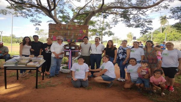 A pesar de la pandemia siguen instalando bibliotecas callejeras