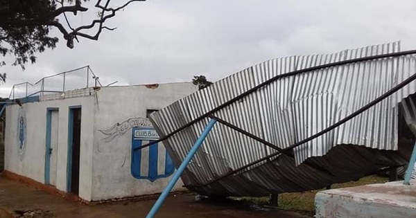 Temporal destruyó tinglado del club 8 de Diciembre