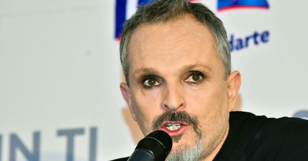 Twitter bloquea mensajes de Miguel Bosé