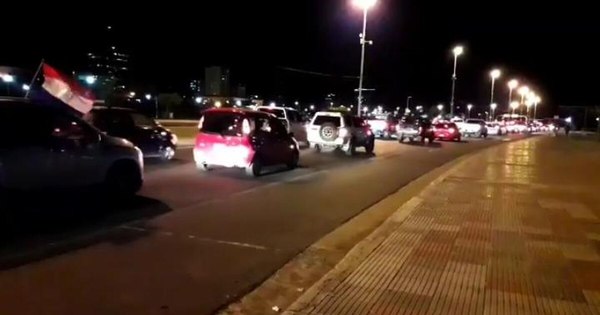 En caravana contra la corrupción rechazan nuevo crédito del Gobierno