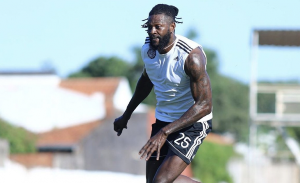 HOY / Adebayor agradece a Olimpia y aclara que no volvió por la pandemia
