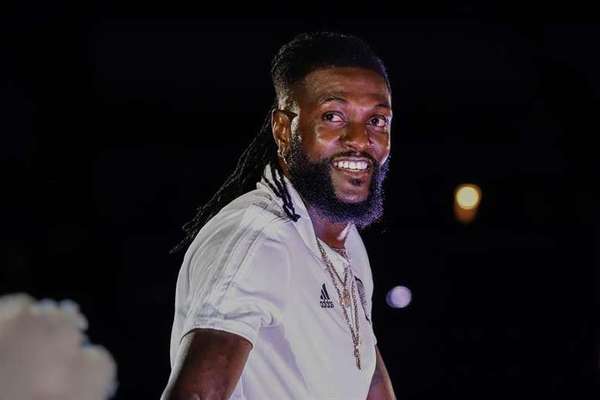 Adebayor se despide de Olimpia