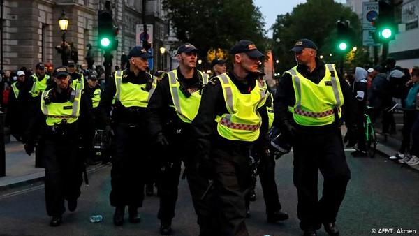 COVID: varios detenidos al dispersar la policía fiestas ilegales en Londres