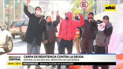 Carpa de resistencia frente a Hacienda contra deuda del Gobierno - ABC Noticias - ABC Color