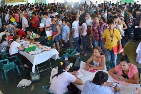 Desaceleración económica afecta varios rubros y aumenta el desempleo